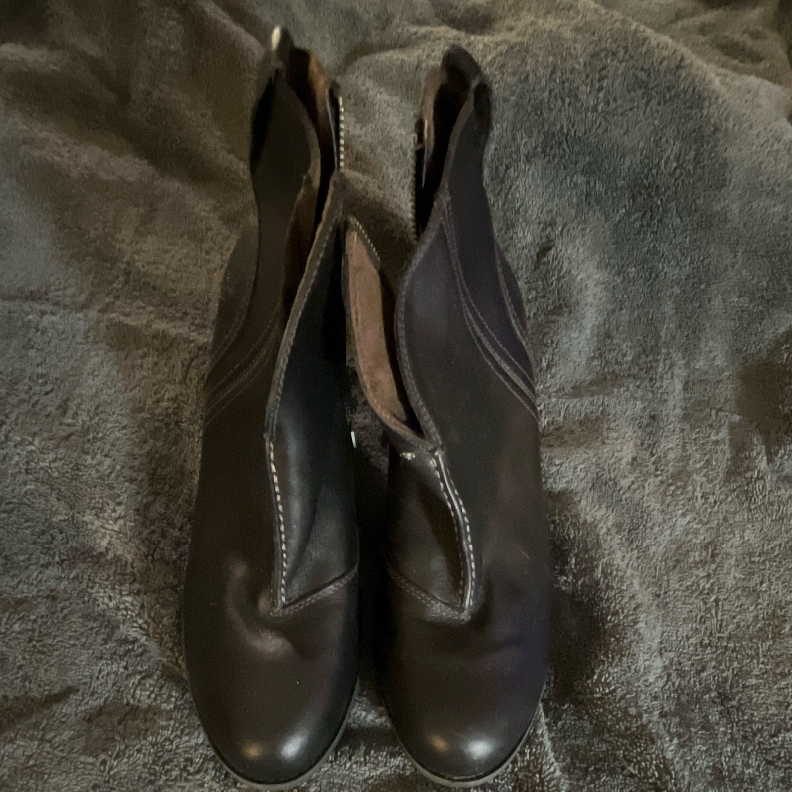 Timberland Women’s Black Leather Ankle Bootie Zip Round Toe Model 8546A
