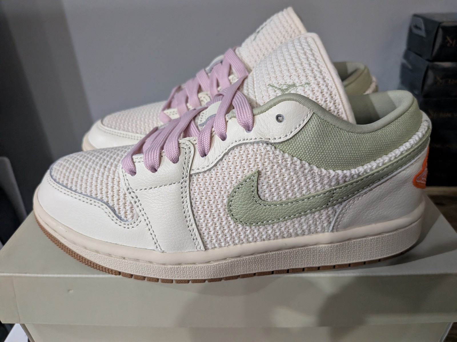 WOMENS AIR JORDAN 1 LOW SE SAIL/ICED CARMINE II0569-100-SIZE 9