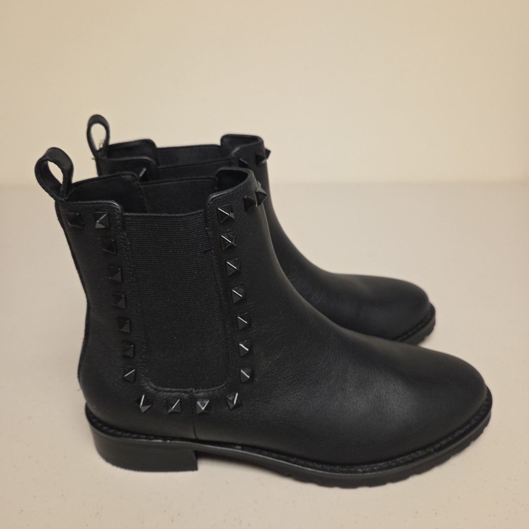 WHITE HOUSE Studded Chelsea Ankle Boots Sz 7 Black New Gothic Punk Biker