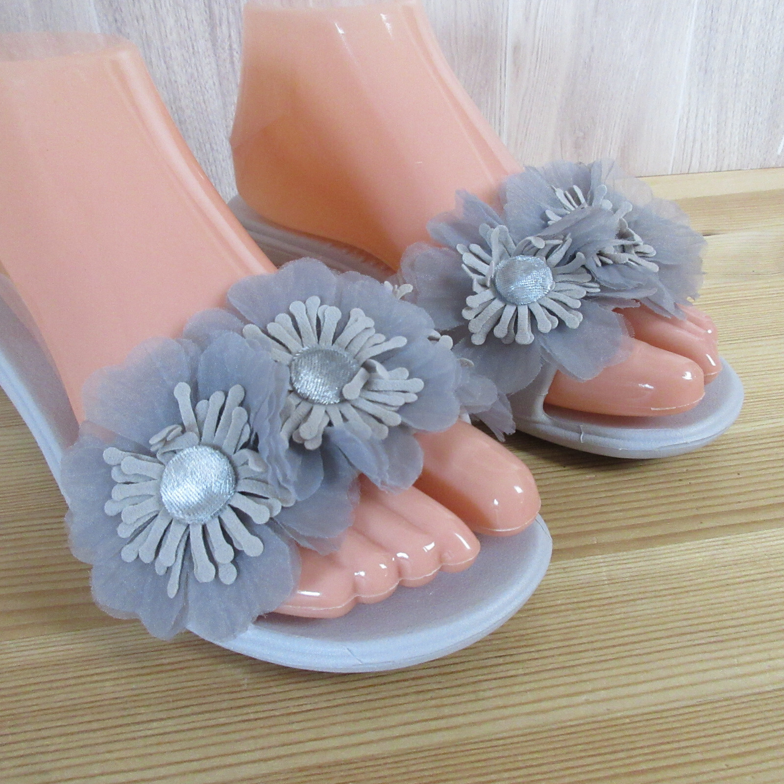 Oka-B Catalina Womens size 5.5, 6, 6.5 Gray Floral Flip Flops Slide Sandals