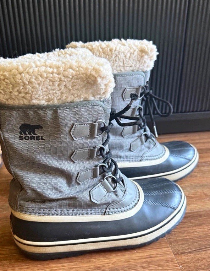 SOREL Women’s Gray/Black Faux Fur Lined Lace-Up Mid-Calf Snow Boots US 8