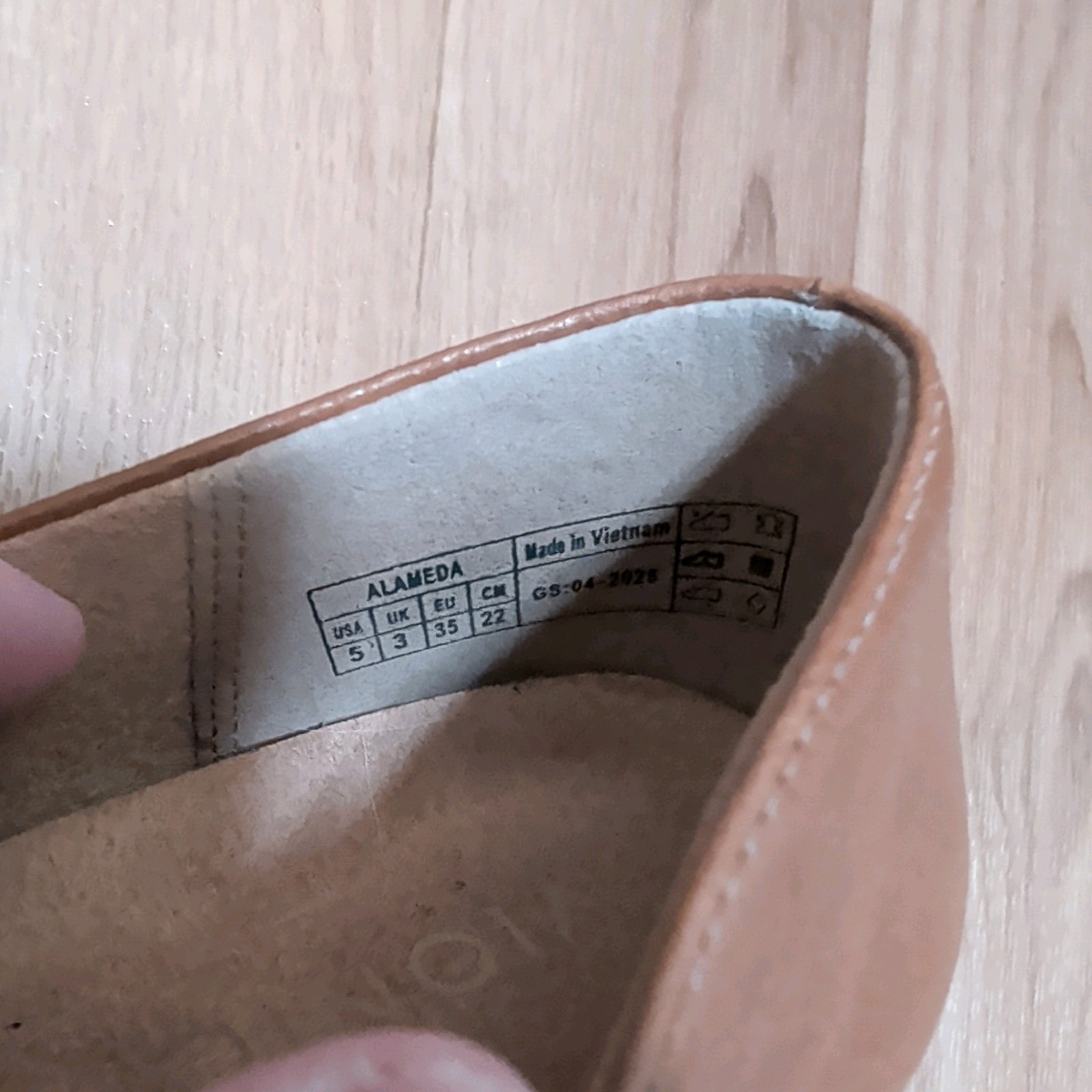 Women’s Size 5 VIONIC Alameda Mary Jane Flat Tan Leather MSRP $150