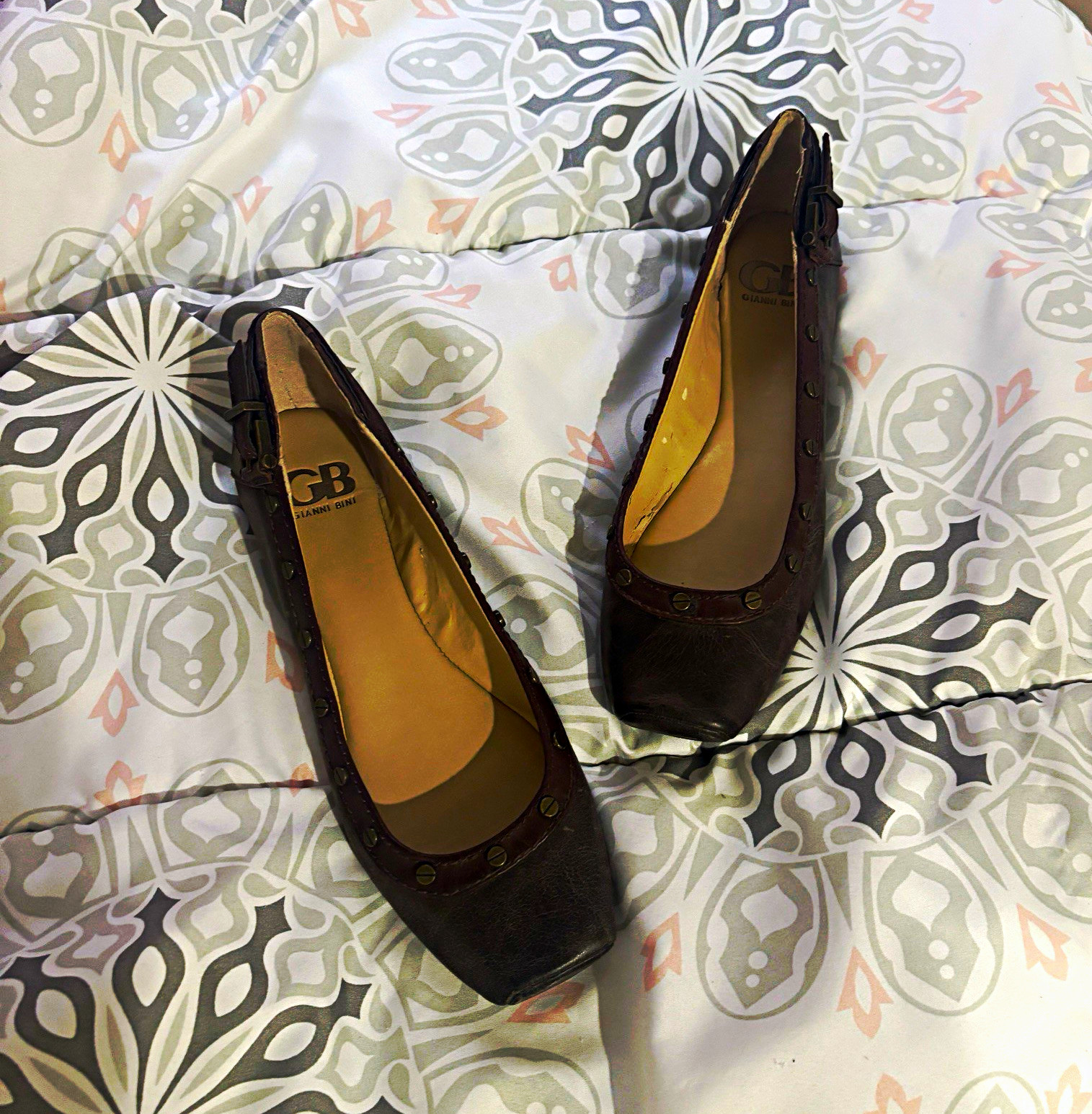 Gianni Bini Women’s Brown Leather Ballet Flats Square Toe Buckle Studs 8.5