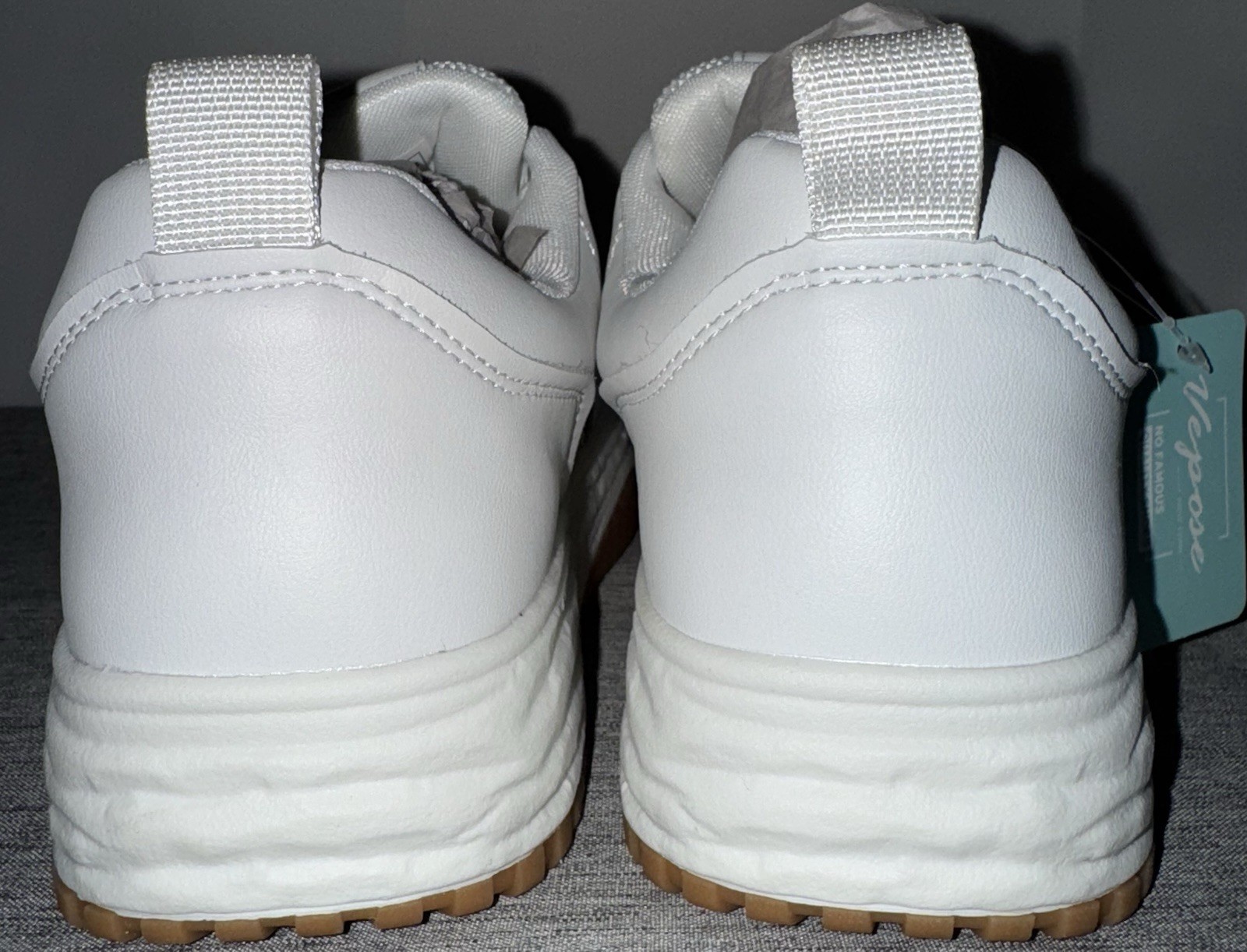 Vepose Women’s Size 7 White Fashion Athletic Sneakers Shoes CJ8060 NEW in Box