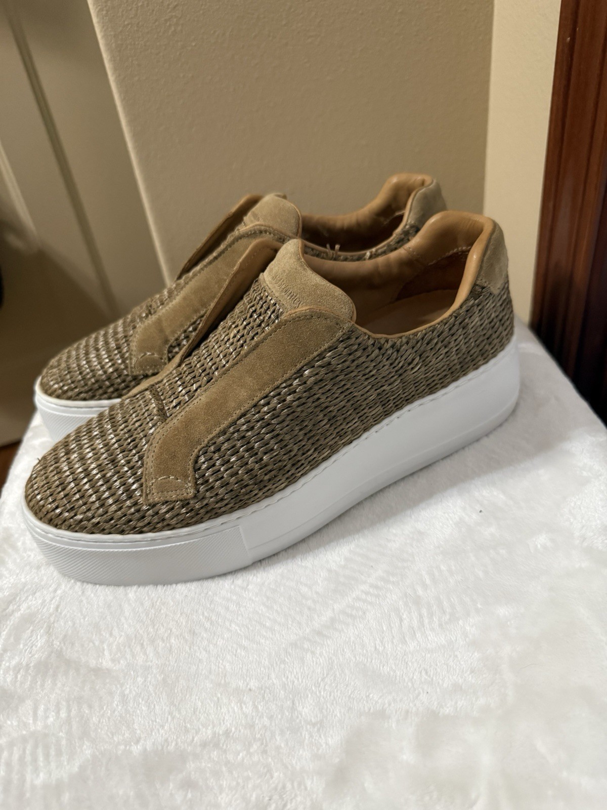 Russell & Bromley Park Up Tan Woven Raffia Flatform Laceless Women’s Sneakers 9