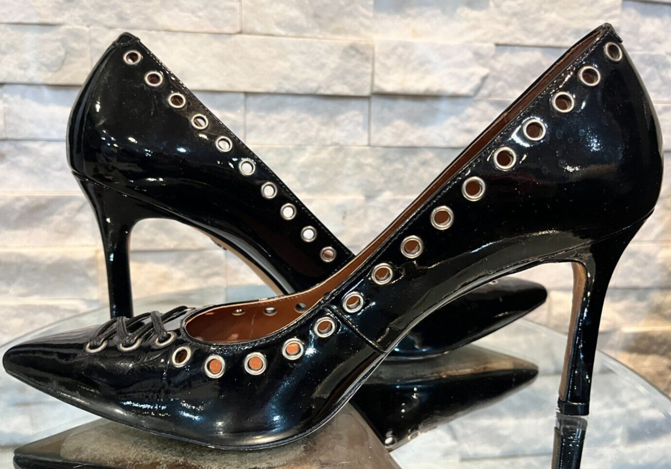 EUC Women’s COACH Varick Pump Grommets & Lace Patent Leather 3.25″ Heel Black 9