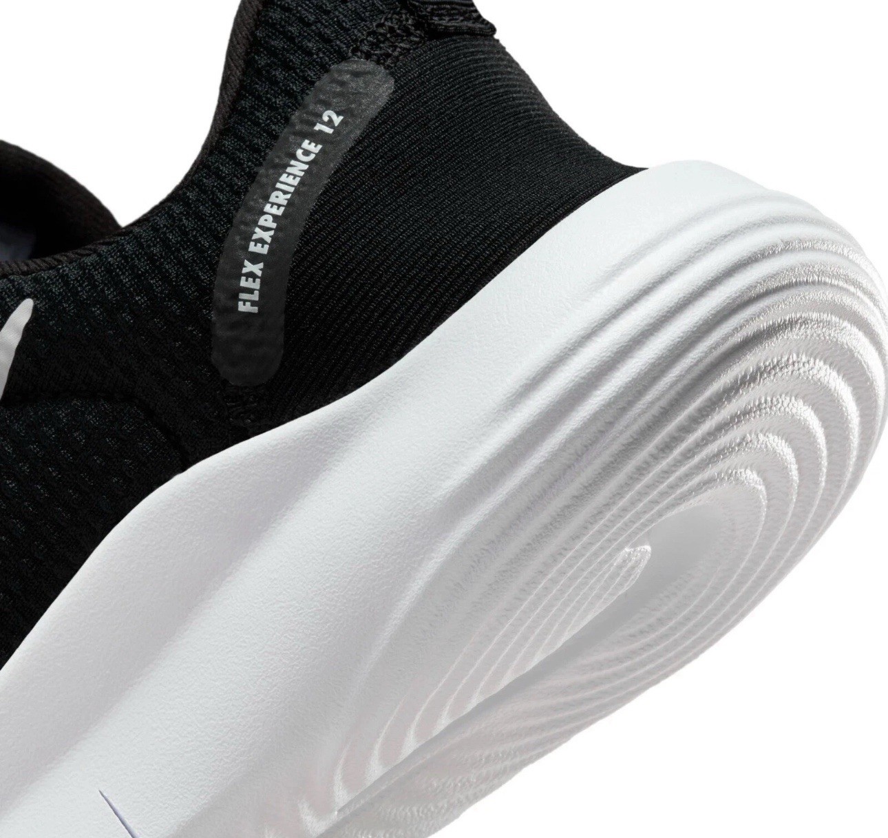 Womens Size 6 Nike FLEX EXPERIENCE RUN BLACK WHITE DV0746-004