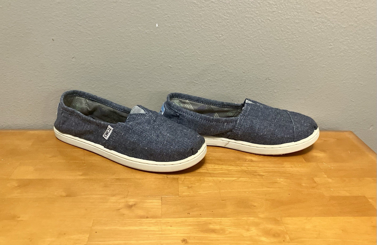 TOMS Alpargata Chambray Slip-on Shoe, Blue Gray/Beige Sole – Size Y5 (VGUC)