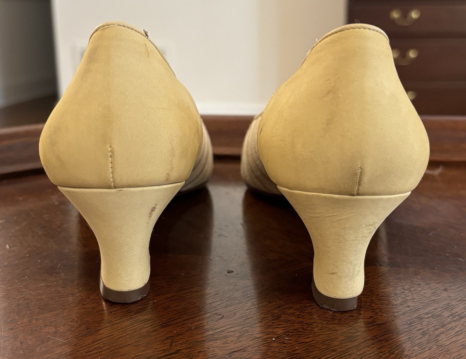 Salvatore Ferragamo Vintage Pumps Cream Beige Striped Canvas Leather Size 10.5 B