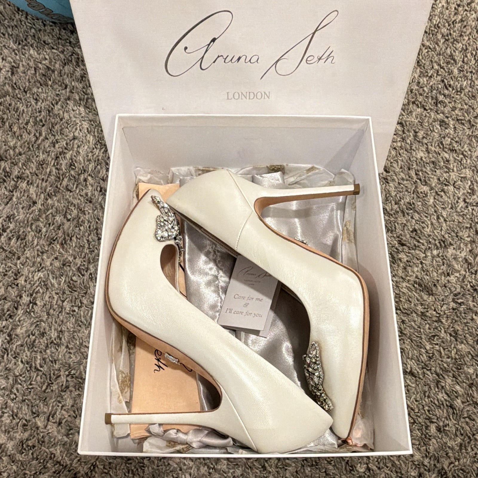 Aruna Seth Ivory Leather Pointed-Toe Stiletto Pumps Rhinestone Butterfly EU 41