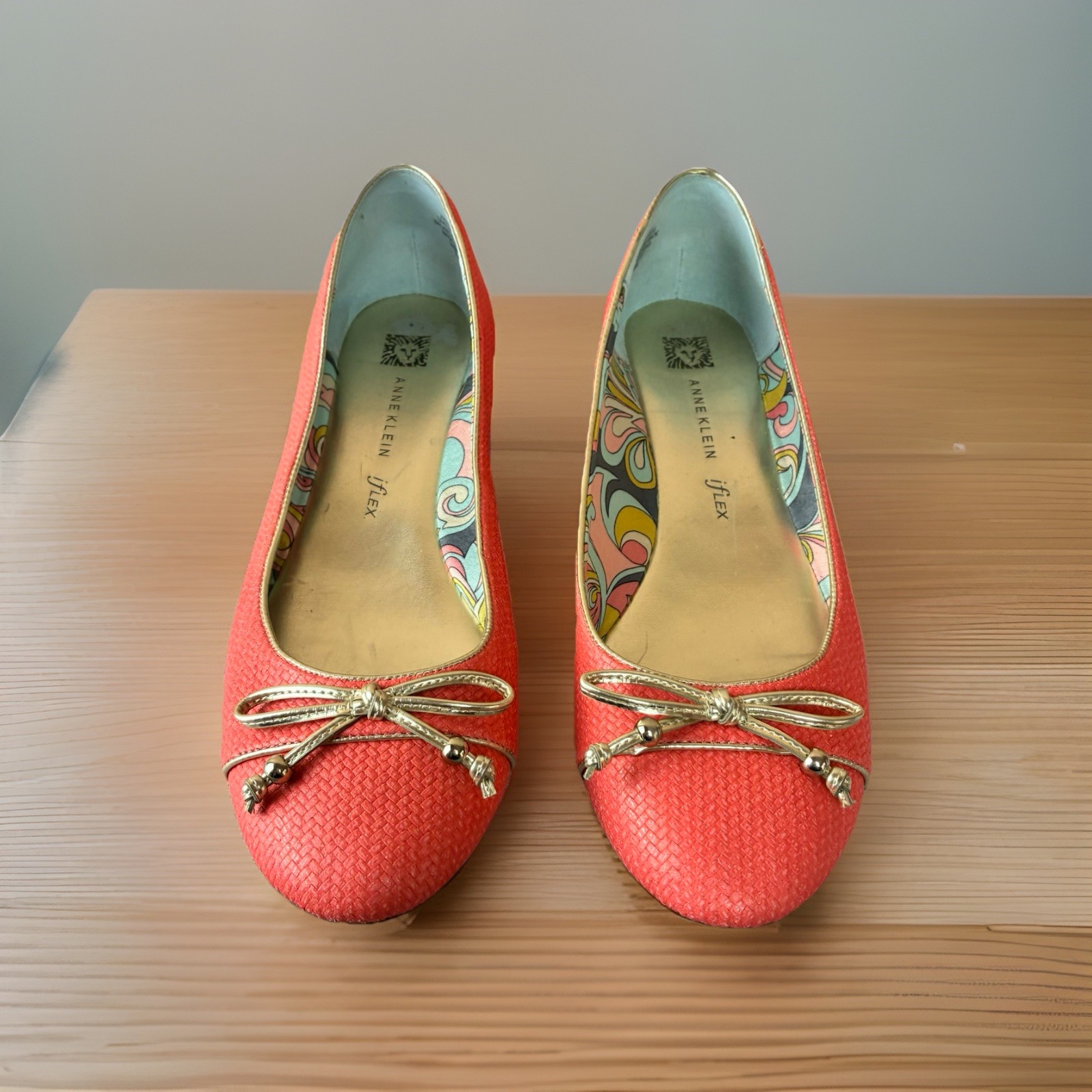 Anne Klein Women’s Coral Pink Textured Gold Bow Leather Ballet Flats Size 7.5M