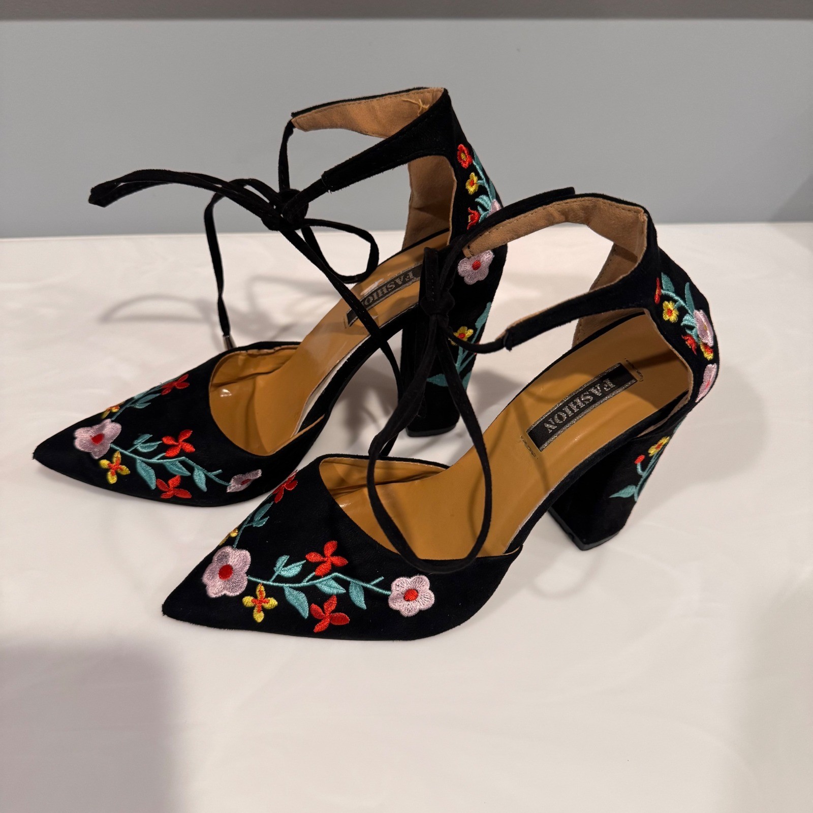Whimsical Garden Romance Black Suede Floral Embroidered Lace Up Sz EU40/US9
