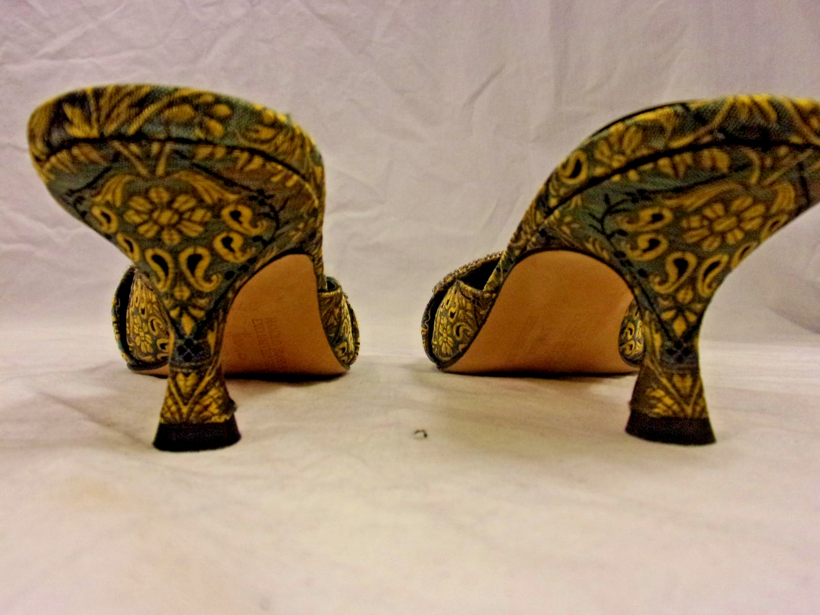 Manolo Blahnik Tapestry Pearl Detail Kitten Heel Green Gold 37.5 STUNNING