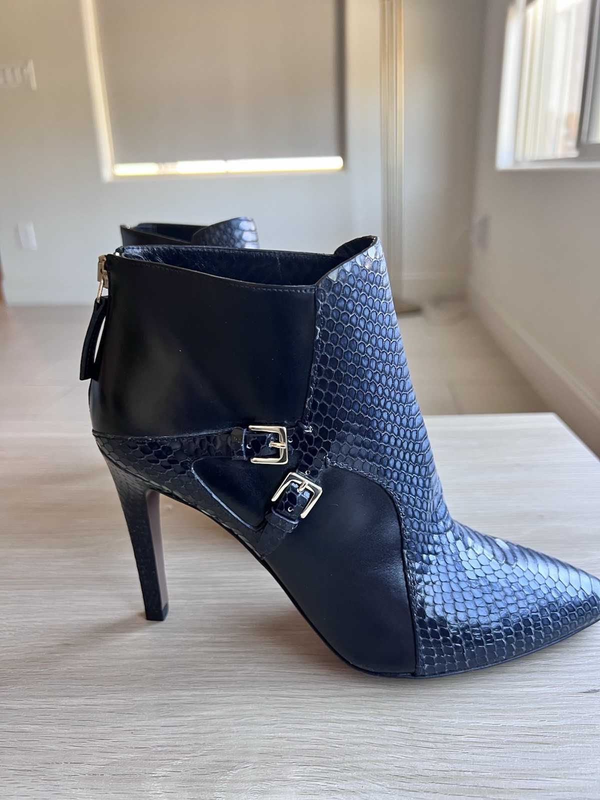 Boss Hugo Boss Midnight Navy Snakeskin Embossed Ankle Boots EU 37.5 US 7.5
