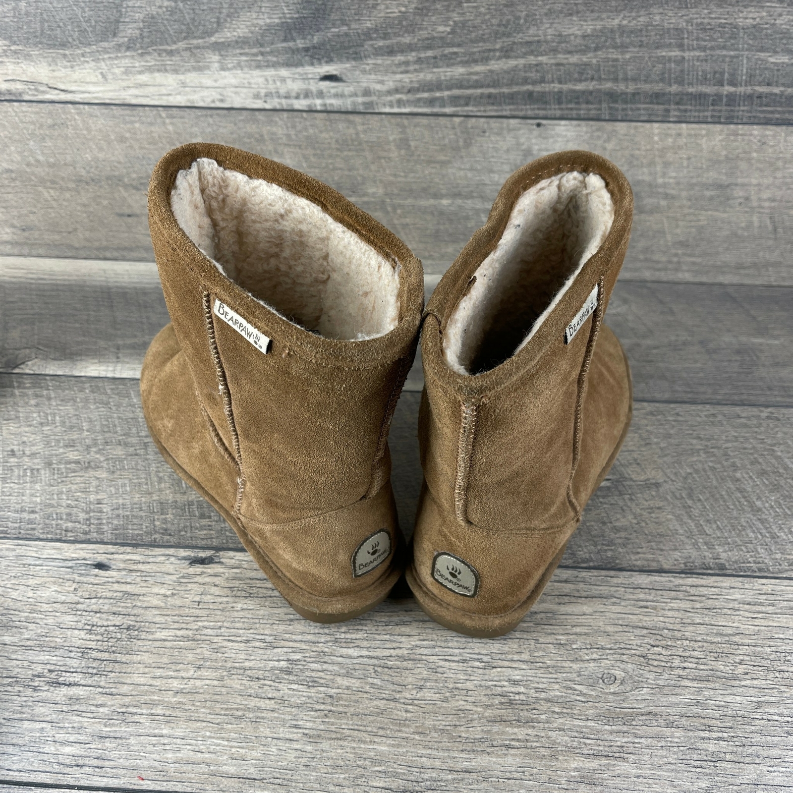 Bearpaw Emma Short 608W Women’s Tan Suede Sheepskin Wool Lined Boots Size US 10