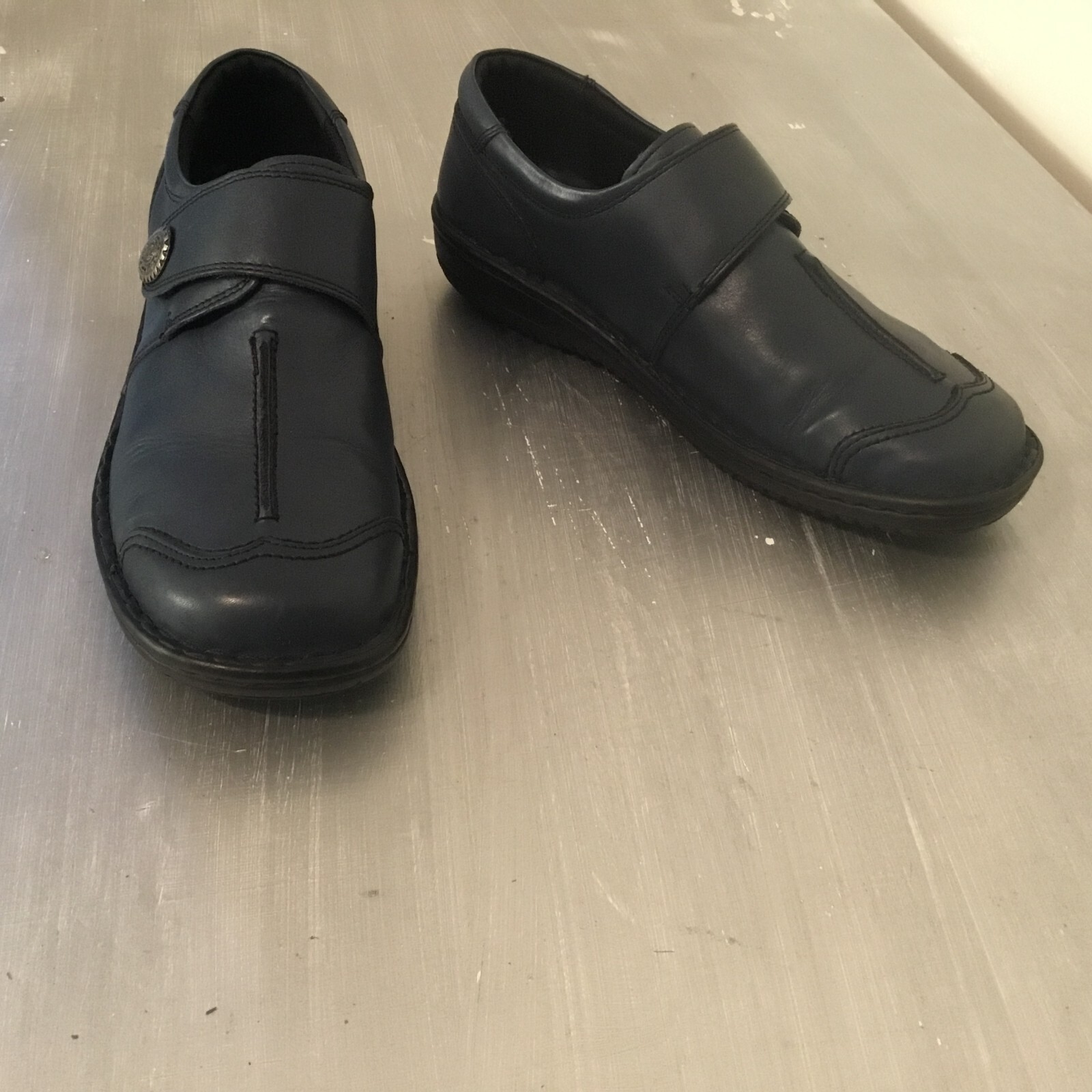Volks Walkers Koeln Slip-On Navy leather loafers Hand Size 41 Eur (10/10.5 US )