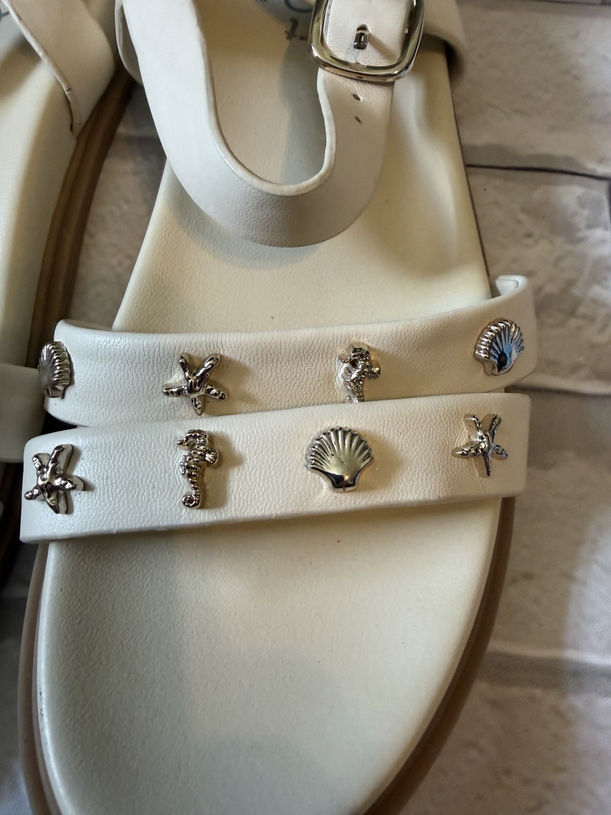 art class Women’s White Strappy Studded Buckle Ankle Strap Sandals US 5