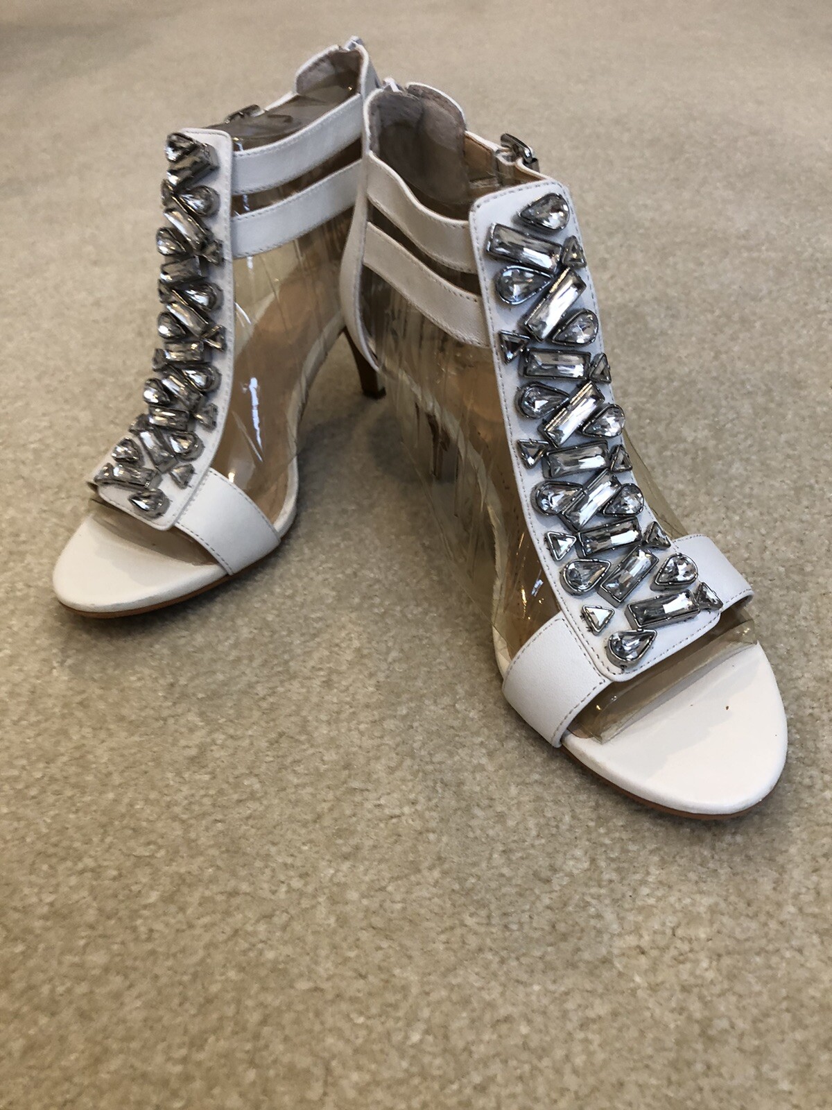 VINCE CAMUTO VC-MYSTICAL IVORY SIZE 6M