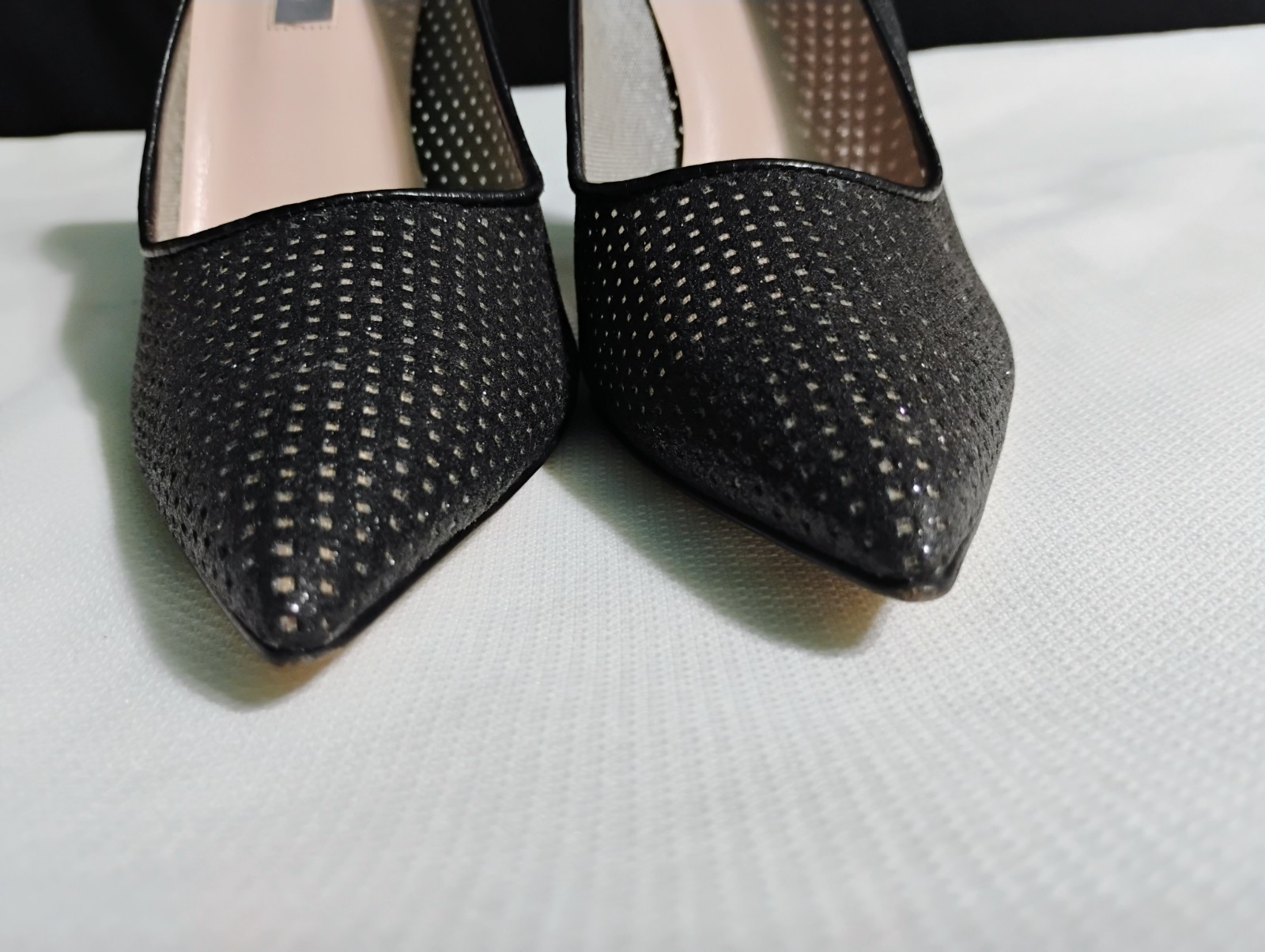 SJP Sarah Jessica Parker Fishnet Fawn Shimmery Stiletto Pumps Sz 38.5 US 7.5-8