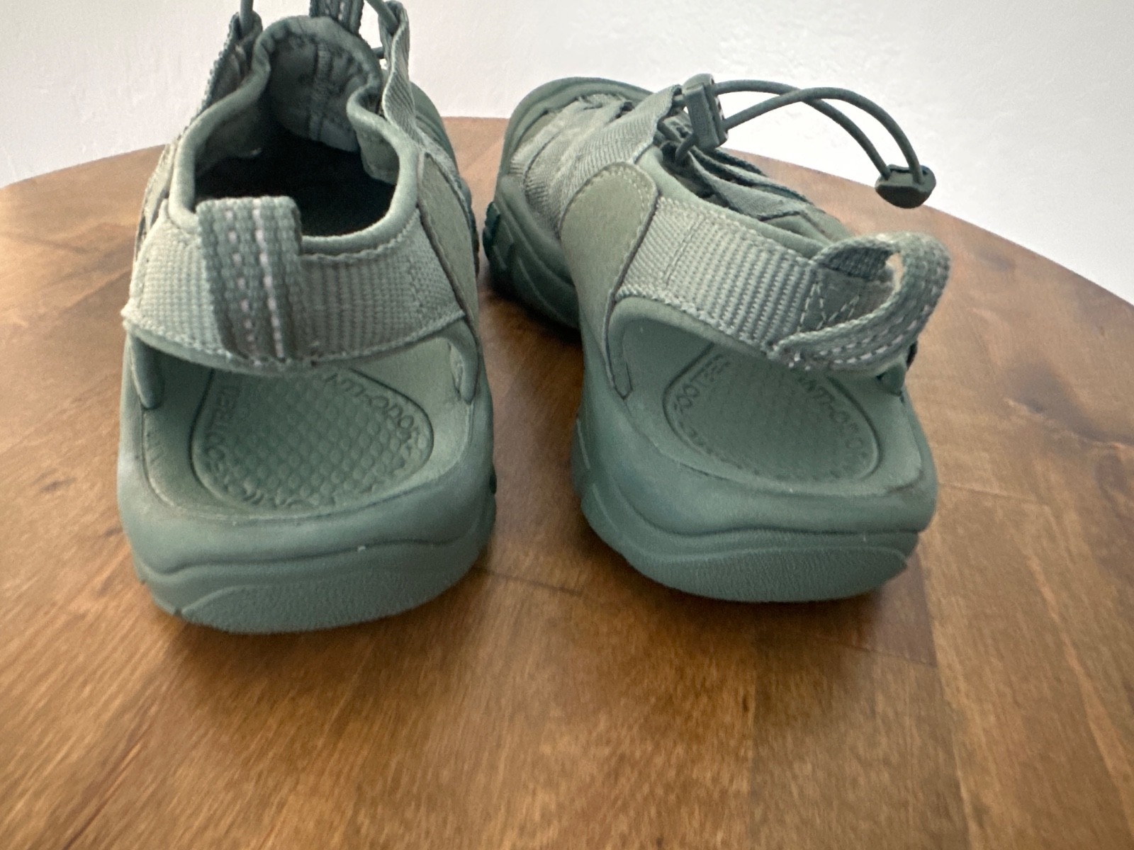 Keen Women’s Newport H2 Sport Monochrome Dark Forrest Green Sandals 9M UNWORN
