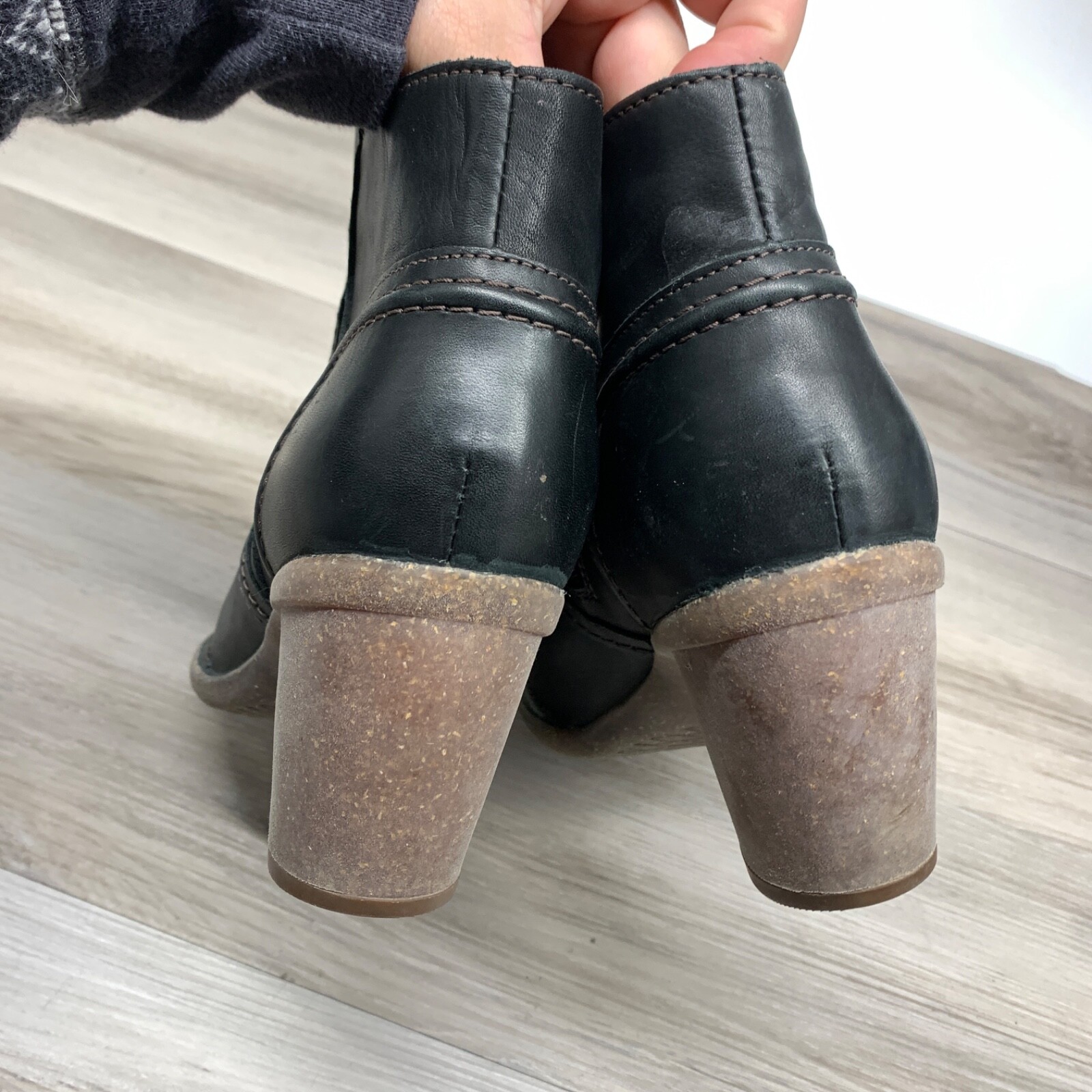 Clarks Carleta Paris Ankle Boot Side Zip Women 8.5 M Black Leather Heeled Bootie