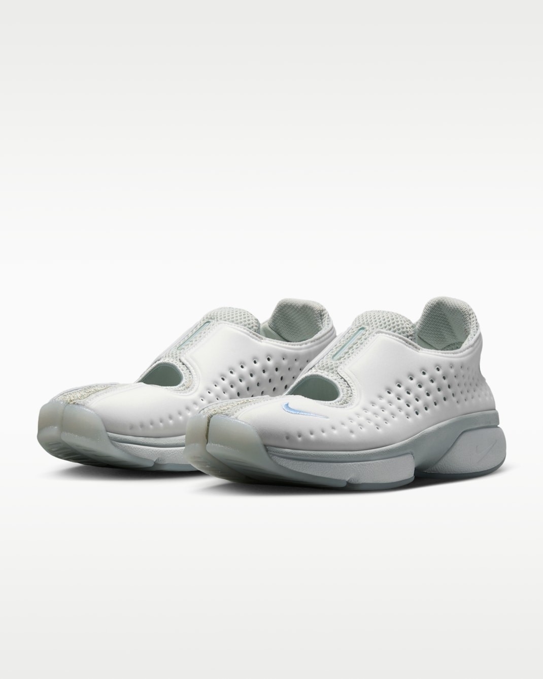 NIKE Women’s Rift 2 IQ8006-100 Summit White Swan Light Silver Ice Blue
