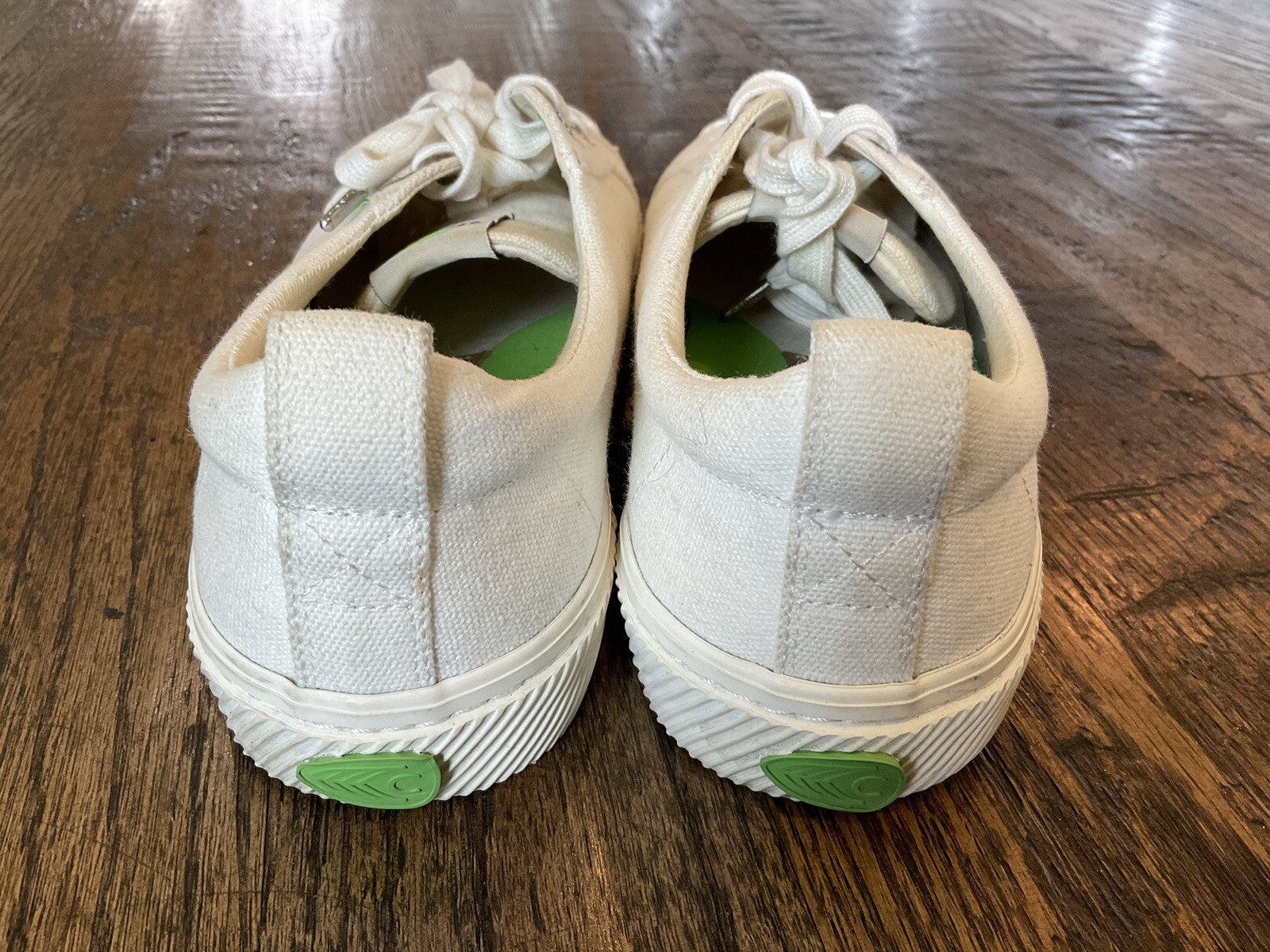 Cariuma Oca Low White Canvas Sneakers Shoes Comfort Lace Up Women 8.5 Men 7