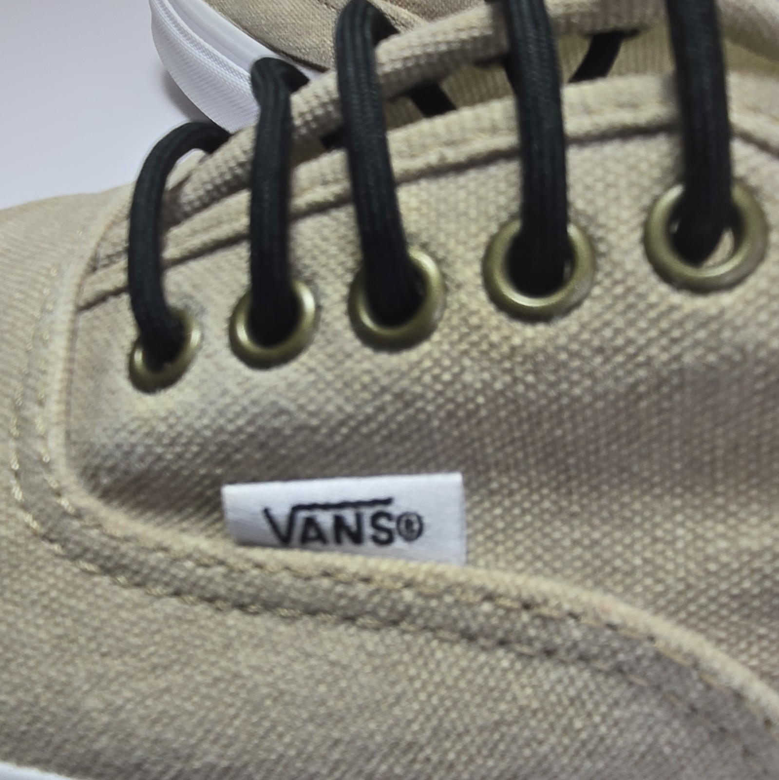 UnisexVansLow Top Canvas Lace-Up Sneakers Men’6.5Wo’s8 Beige/White/Black Solid
