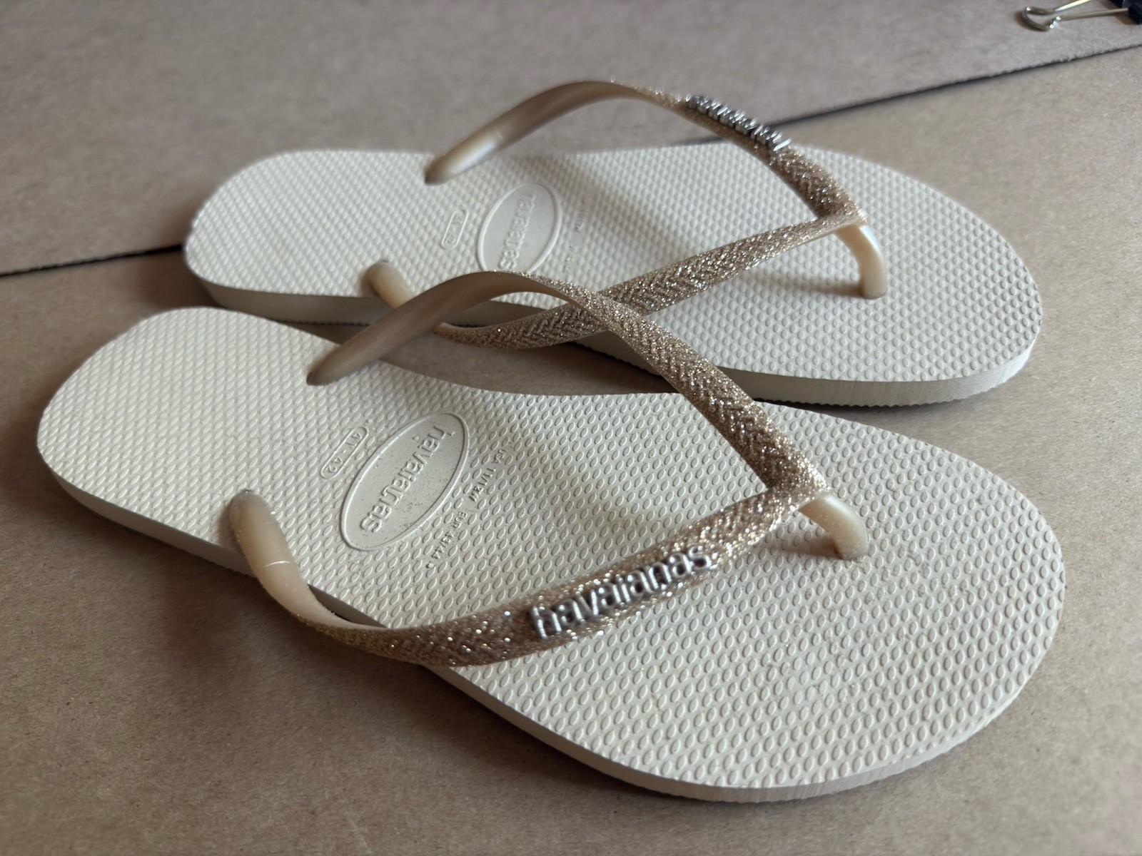 Havaianas Slim Iridescent Golden Sand w/Matching Gold Straps EU41-42 – NEW