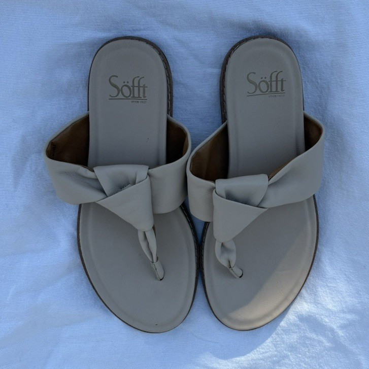 Sofft Beige Leather Bow Thong Slip-On Sandals Women’s Size 7 M Spring
