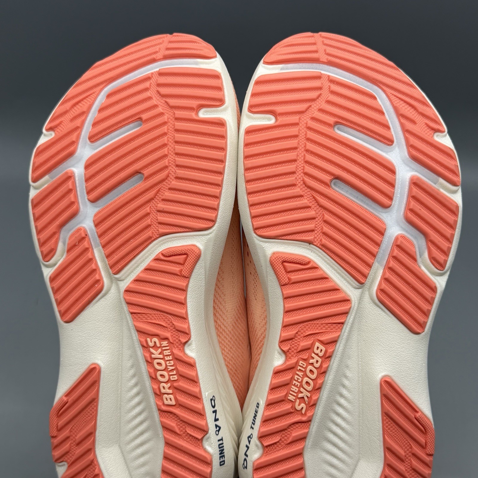 Brooks Glycerin 23 Women’s 6 B Running Shoes Athletic Gym Walking Coral Peach
