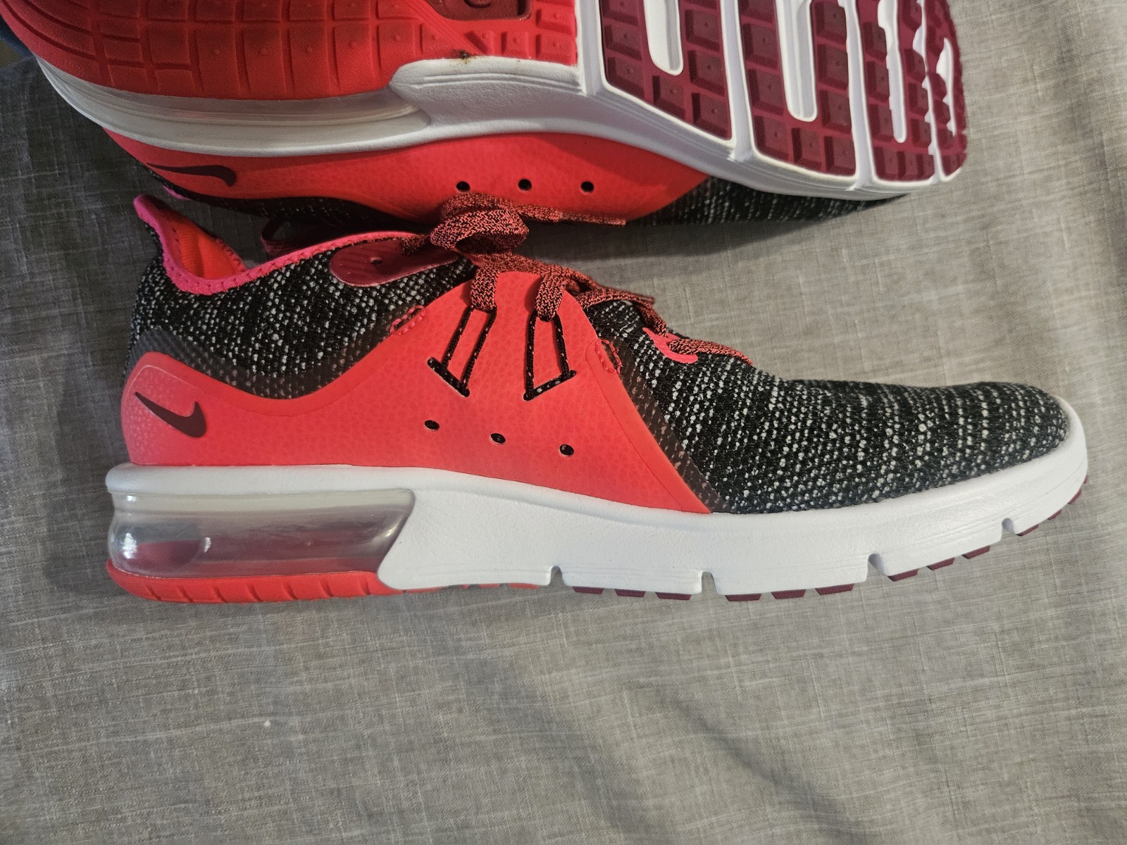 Ladies Air Max Sneaker US 10 dark Pink red, black White Cushioned Mesh