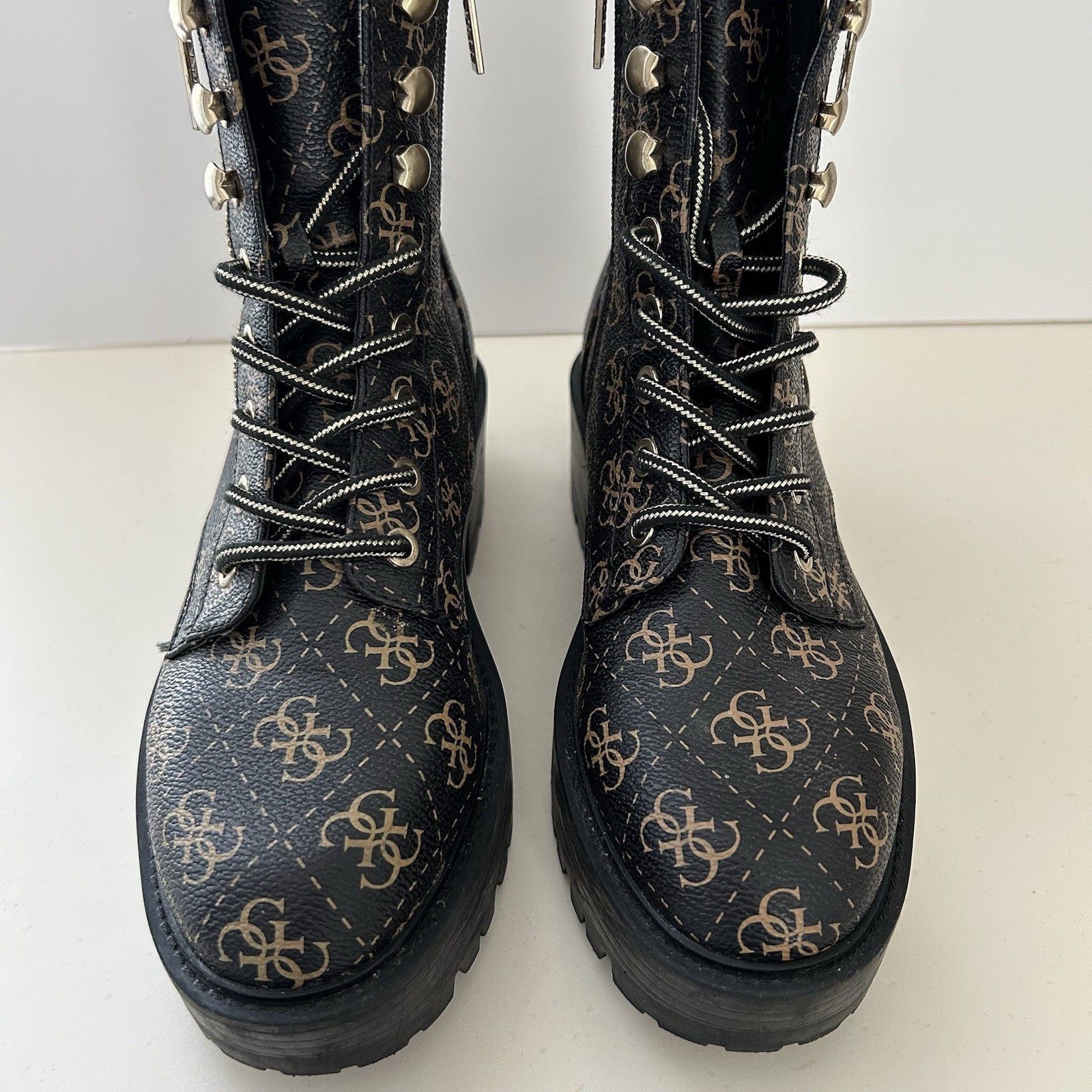 GUESS Womens Boots Size 6.5 Brown Logo Zipper Lug Sole Fearne Round Toe Combat