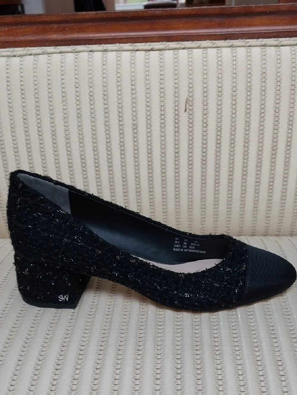 STUART WEITZMAN LOW HEEL BLACK TWEED PUMPS SIZE US 9