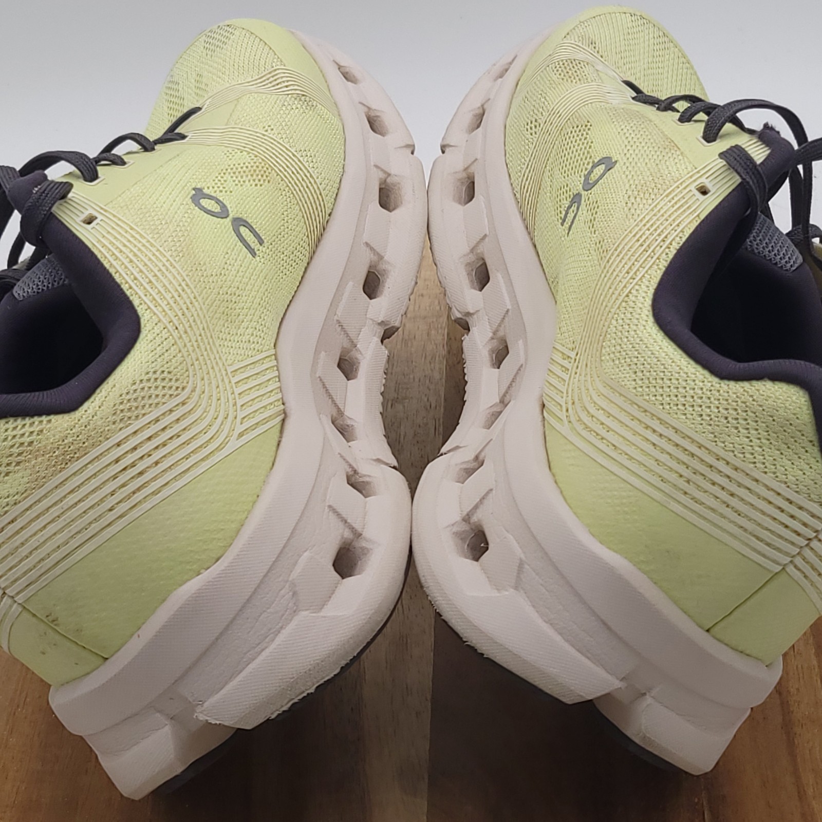 On Cloud Cloudgo Women’s Size 8 Yellow Road Running Cloudtec Sneakers 55.98088