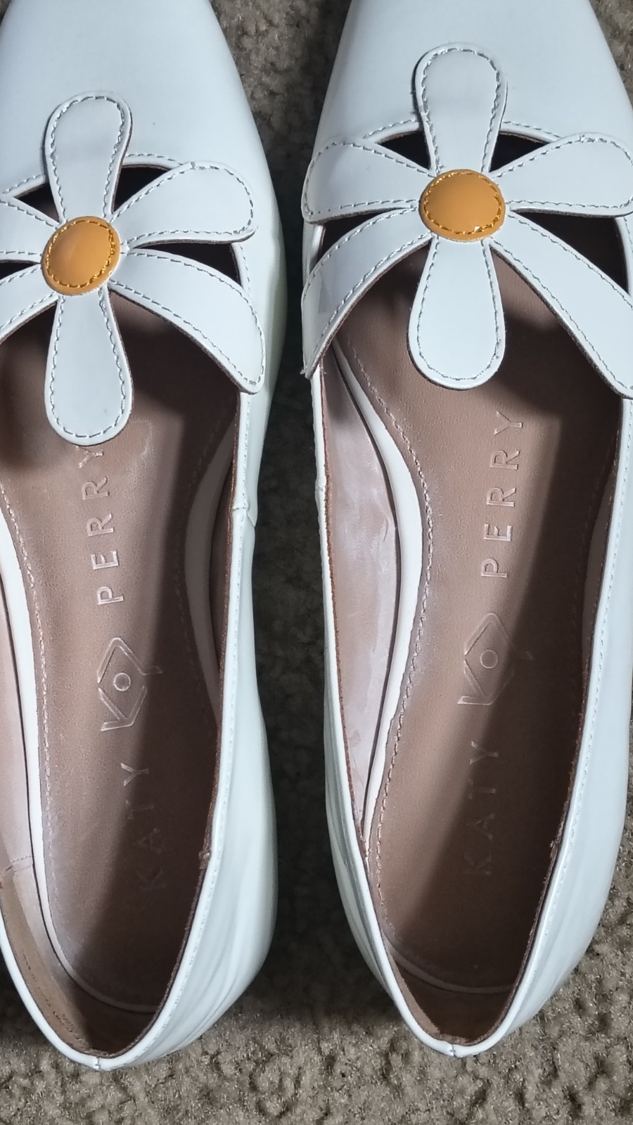 Katy Perry Women’s White Slip-On Flats Square Toe Flower Logo Synthetic 6.5 M