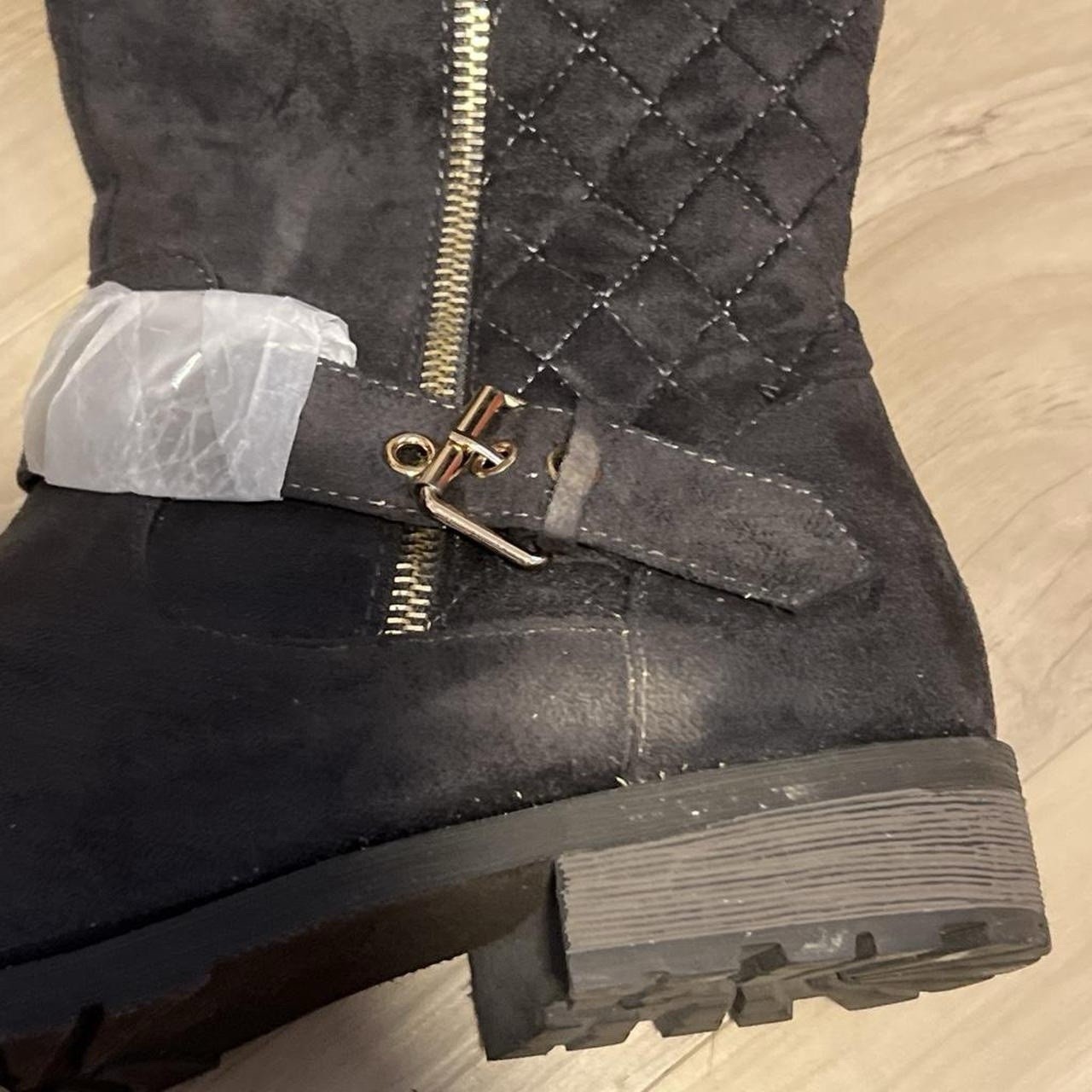 Women’s Black Knee-High Riding Boots Quilted Side Zip Buckle Lug Sole Size 10