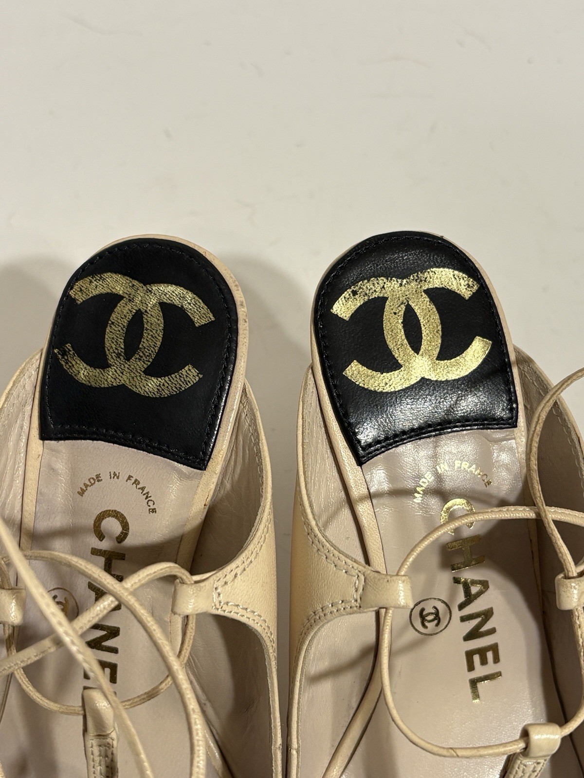 Vtg Chanel Ivory Bicolor Leather T-Strap Heels 36