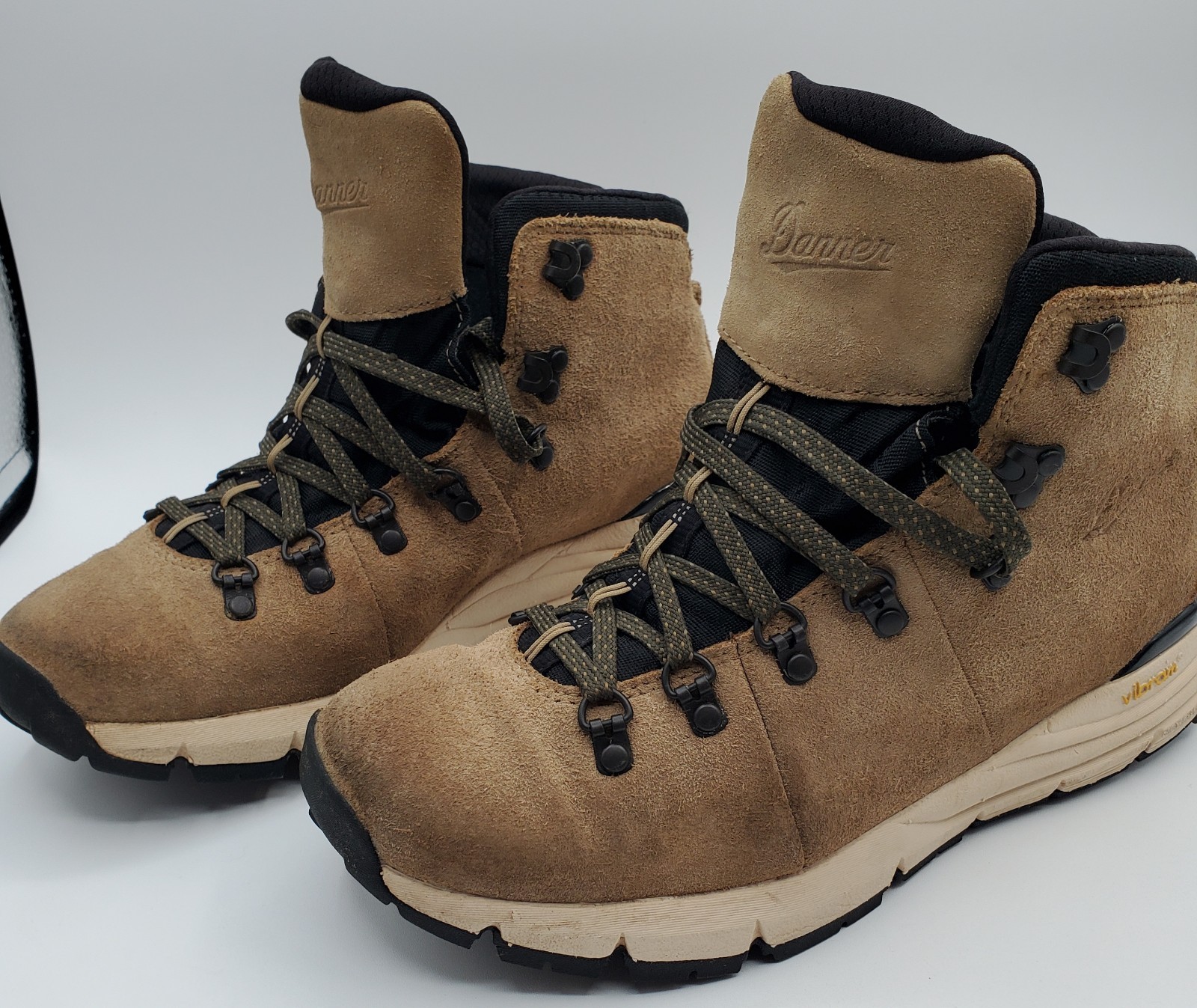 Danner Hiking Boot Womens 9.5 Brown Suede Mountain 600 Antique Bronze 4.5″ Shaft