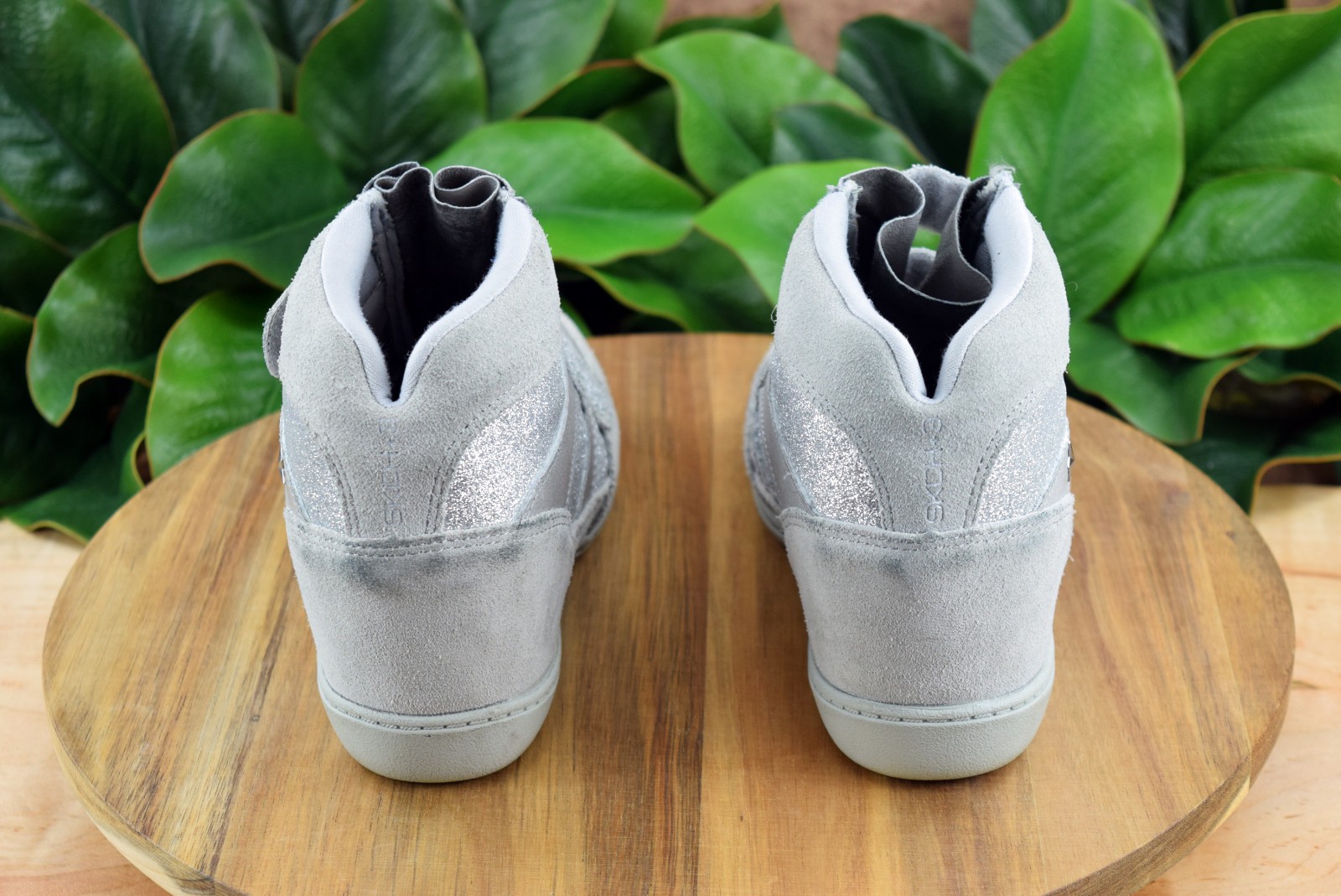 Skechers SKCH +3 Women’s Silver Sparkle Suede Leather SIZE 8 Wedge Hidden Heel