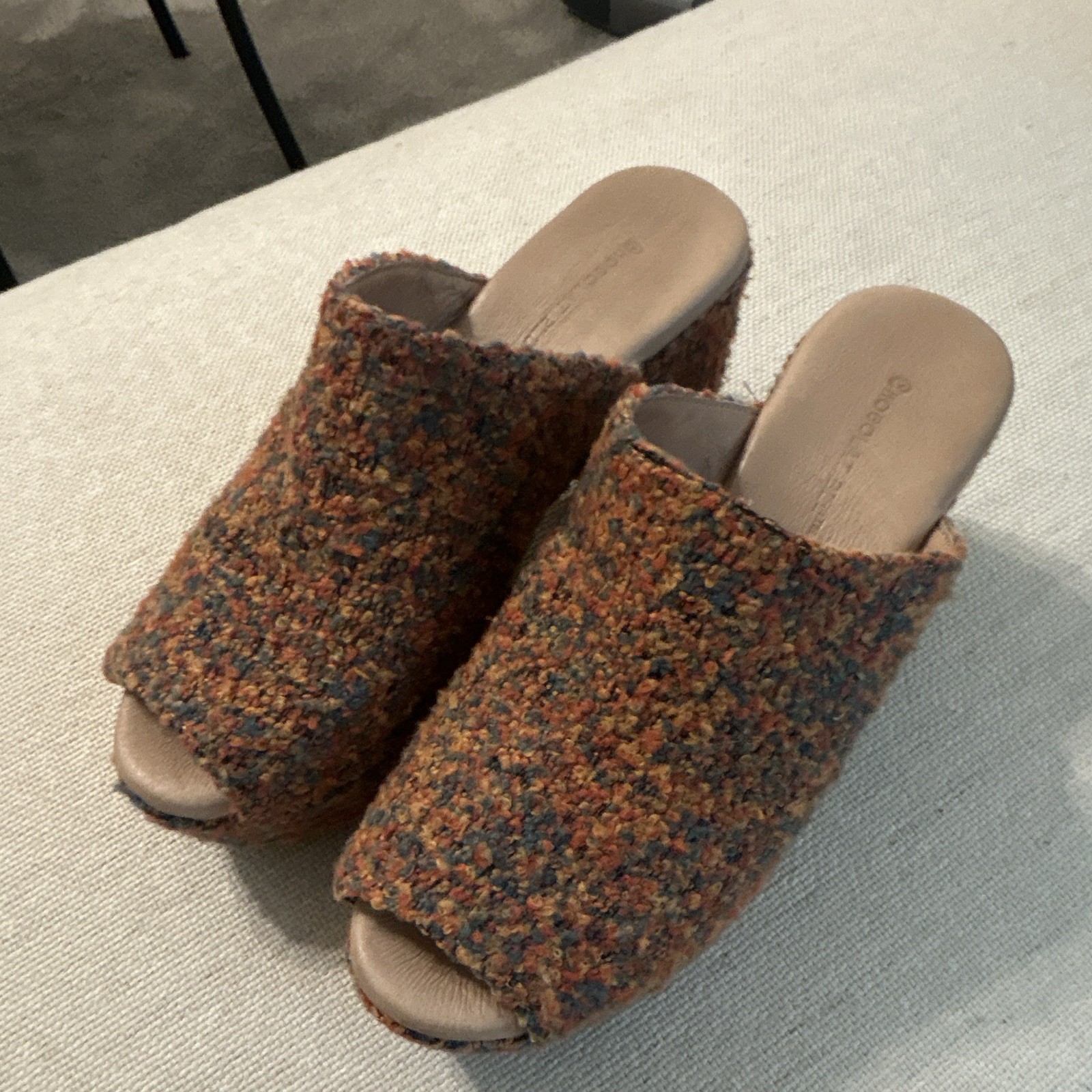Chocolat Blu Women’s Multicolor Textured Fabric Slide Sandals Open Toe Sz 8