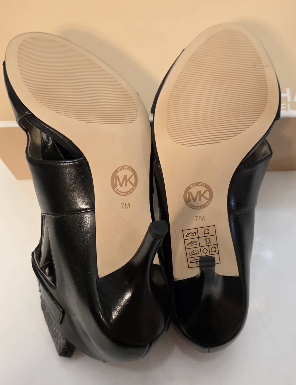 MICHAEL KORS BOOTS MK PLATE BLACK BOOTIES SIZE 7M