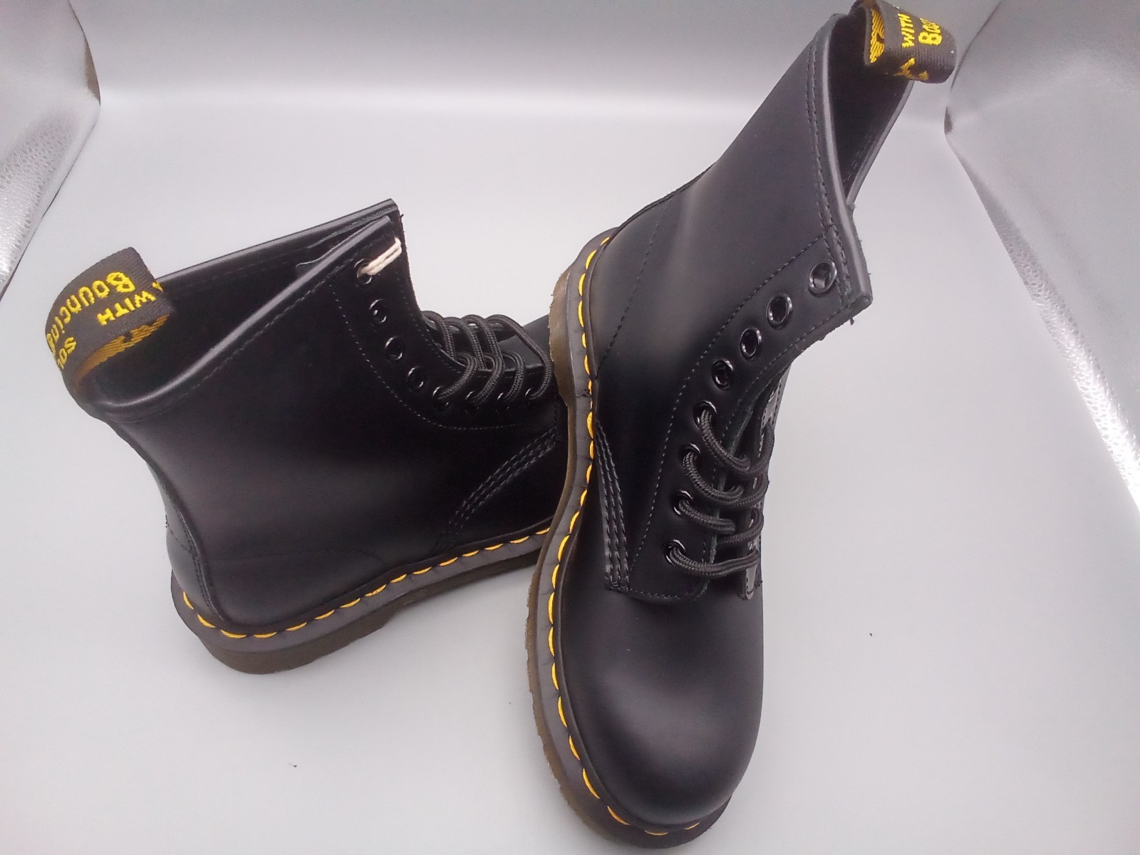 Dr. Martens Women’s1460 Smooth Leather 8-eye boots Sz: 4 Mens, Sz: 5 W New box