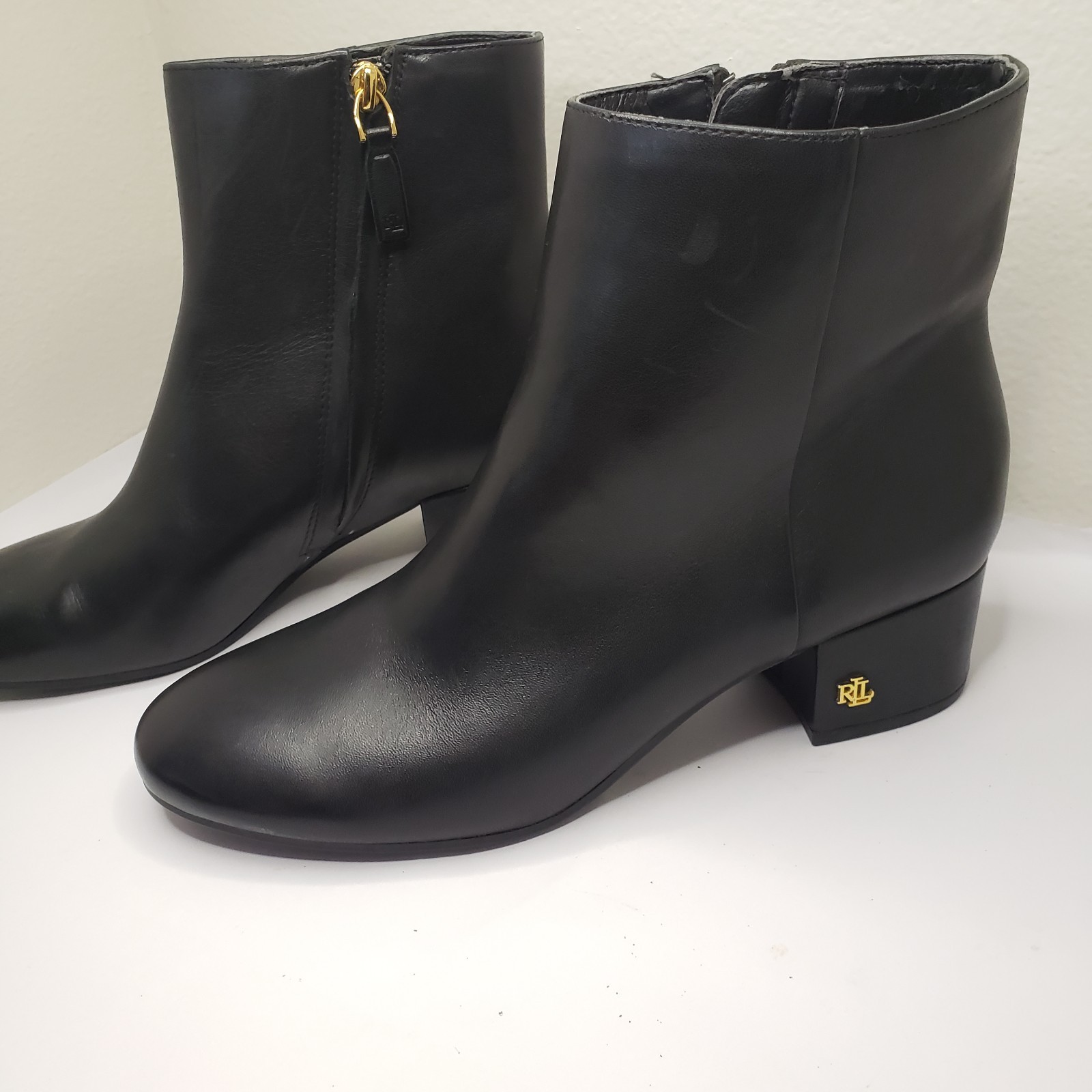 Lauren Ralph Lauren Women 7.5B Boots Ankle Bootie Black Leather Pull On Side Zip