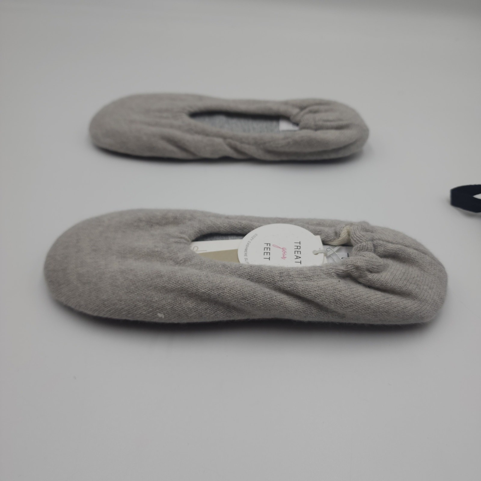 Skin Cashmere Ballet House Flat in Grey Size XS