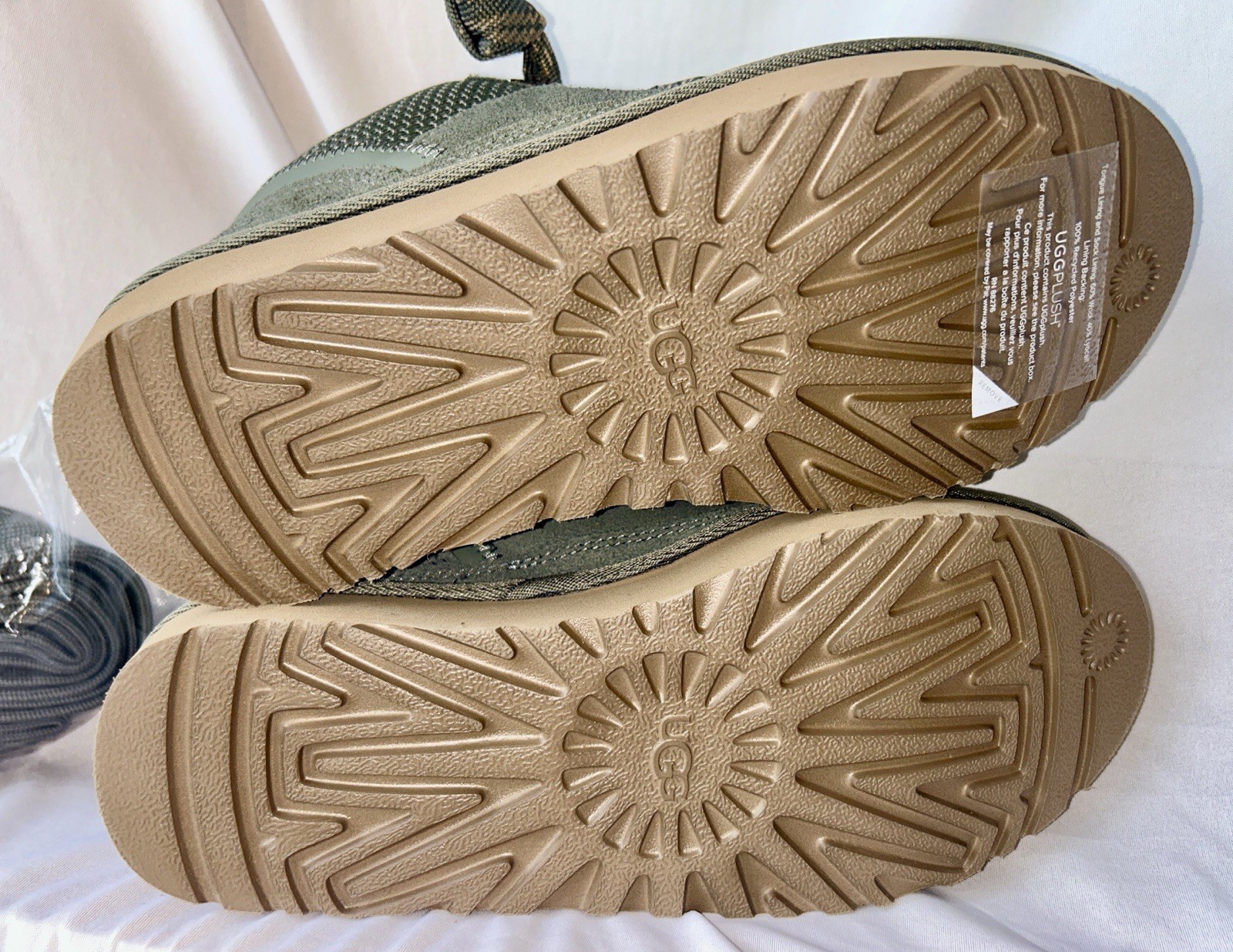 UGG LOWMEL Sneaker (Women) Color: MOSS GREEN Size: US 5/ EU 36/ UK 3 Brand New
