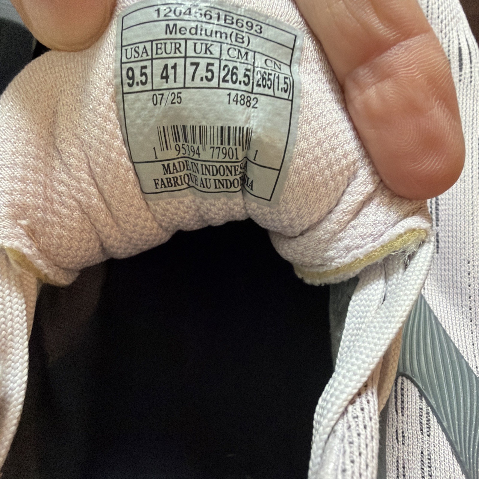 Brooks Revel 8 Women’s Size 9.5 B Running Shoes White Mauve Pink Sneakers EUC