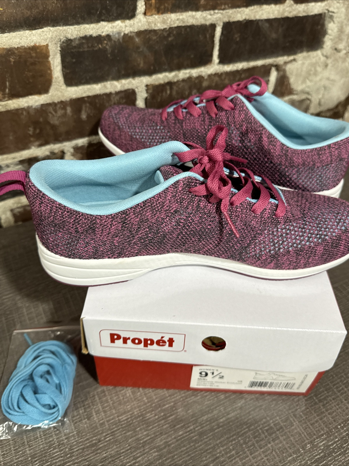 PROPET WASHABLE WALKER EVOLUTION WCS012M WOMEN’S BERRY / BLUE 9.5 EXTRA LACES!