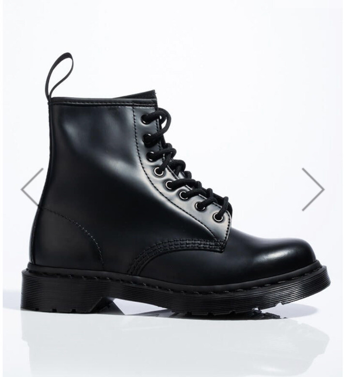 Dr martens 1460 MONO SMOOTH LEATHER LACE UP BOOTS Size 9 Women 8 Men