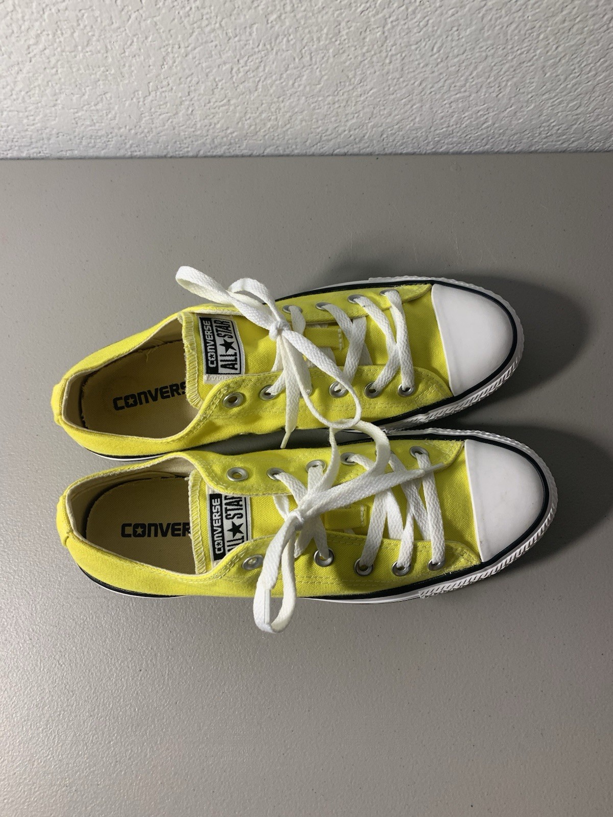 Converse Chuck Taylor All Star Unisex Men’s: Size 8. Women’s: Size: 10